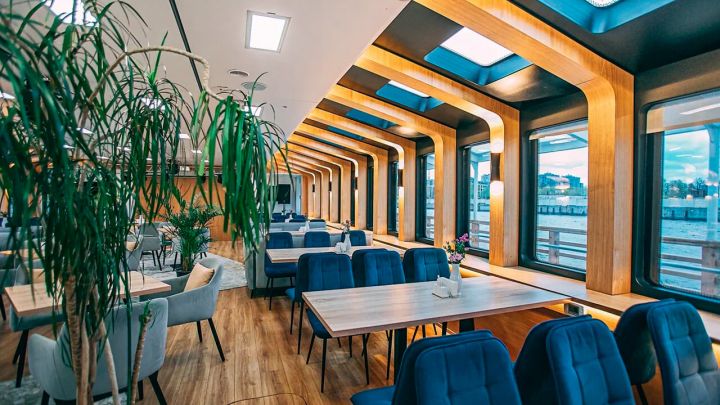 «Чайка» – ресторан на воде ждёт гостей на праздничный банкет или ужин и после окончания периода навигации